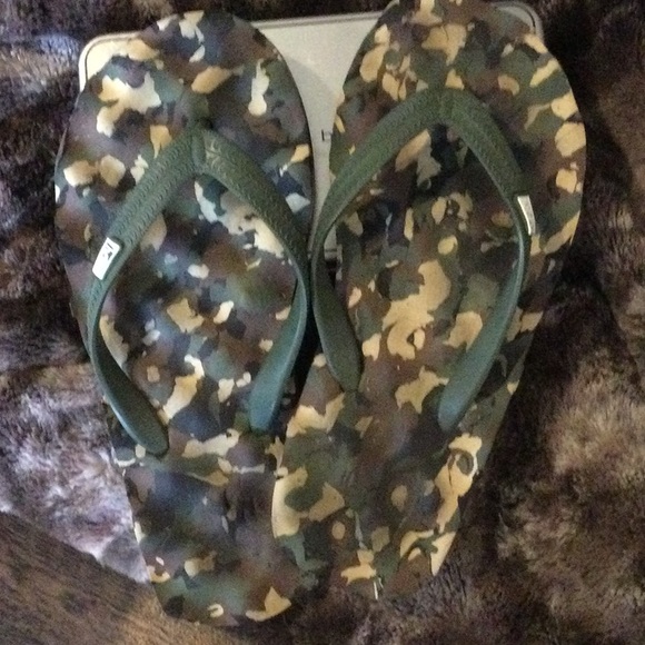 The Hut Shoes - Camo Flip Flops